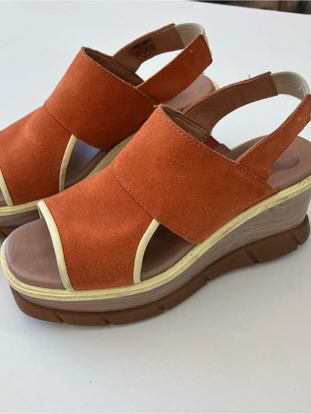 Sorel women’s us size 5.5 orange and tan platform shoes with faux wooden heel